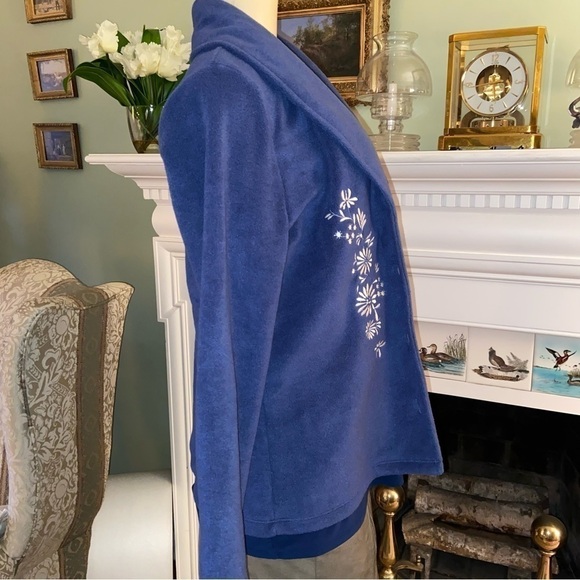 Vermont country store slate, blue embroidered fleece jacket with white flowers. - Picture 3 of 6